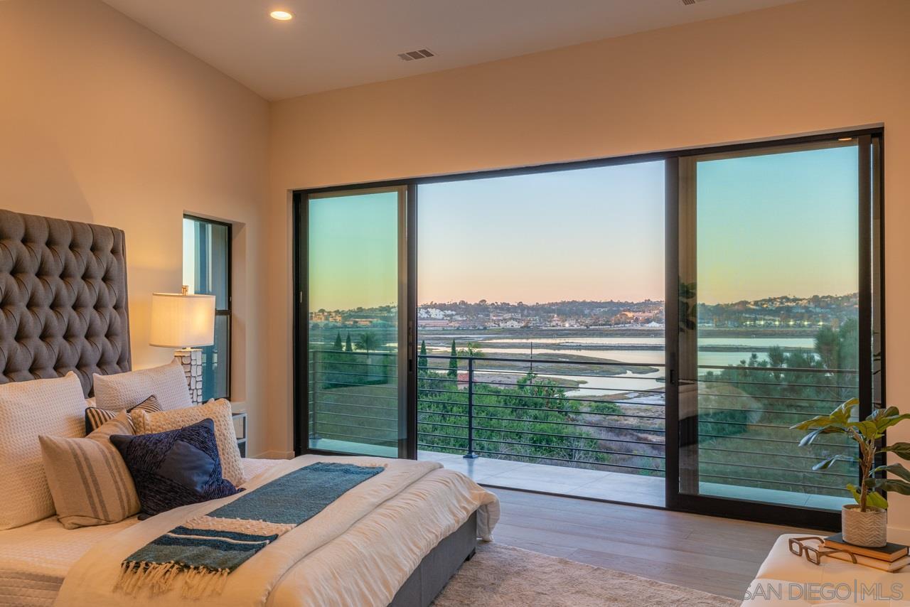 2829 Racetrack View Dr