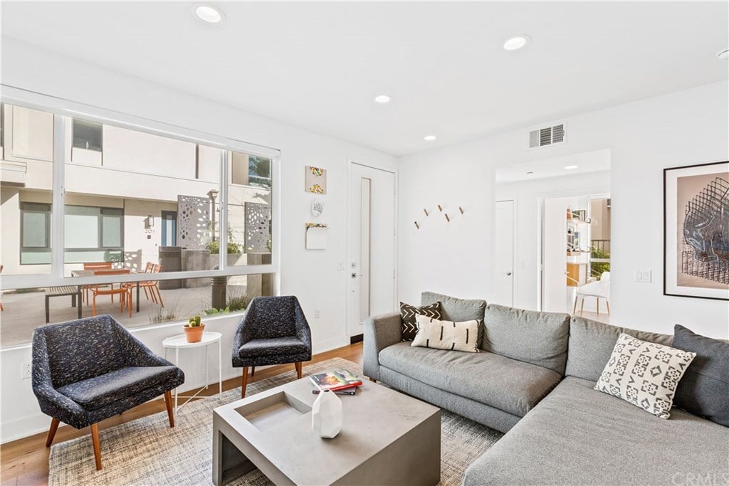 118 S Avenue 50, Unit 301