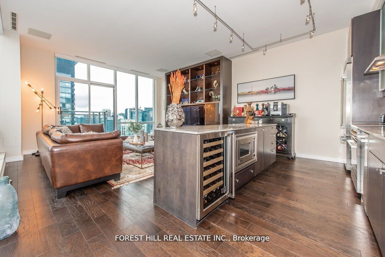 REFINED PENTHOUSE LIVING