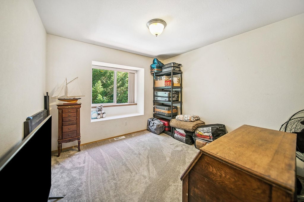 2147 Dunrobin Lane E