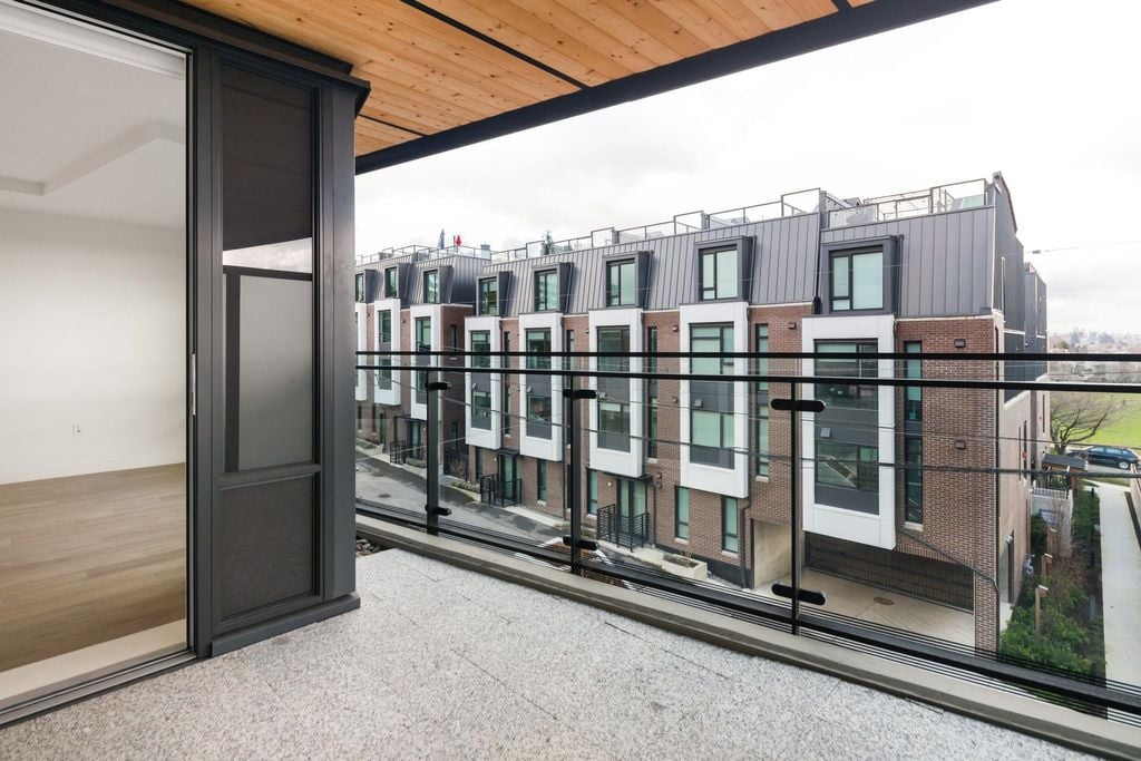 7638 Cambie St, #307