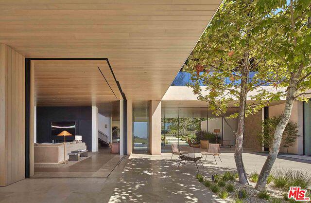 Brentwood Modern by Noah Walker AIA