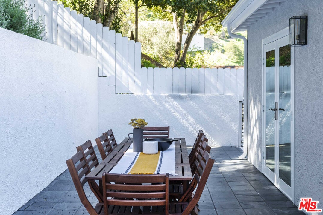 4047 Alta Mesa Dr