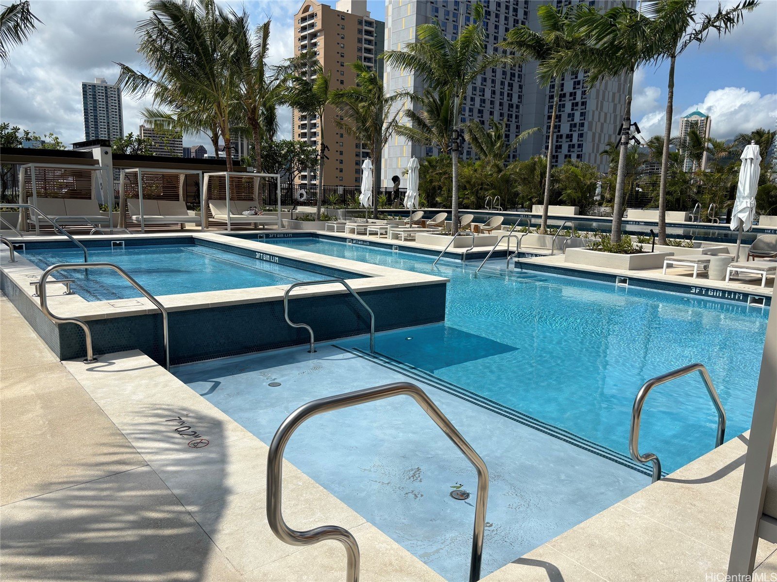 333 Ward Avenue #3704