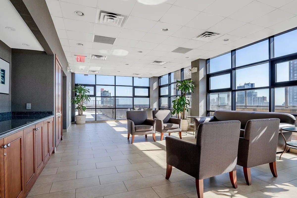 250 East 87th Street Unit: 8D