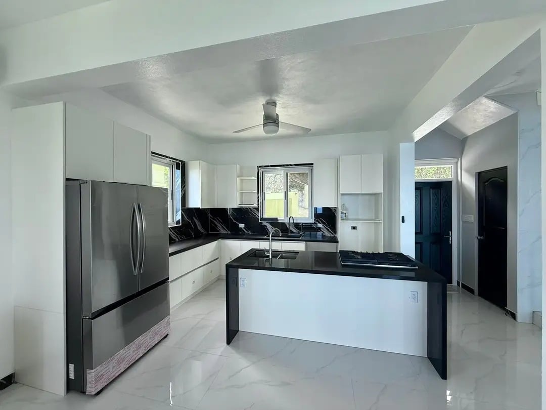 1079 Rogue's Bay 3 Bedroom Apartment 