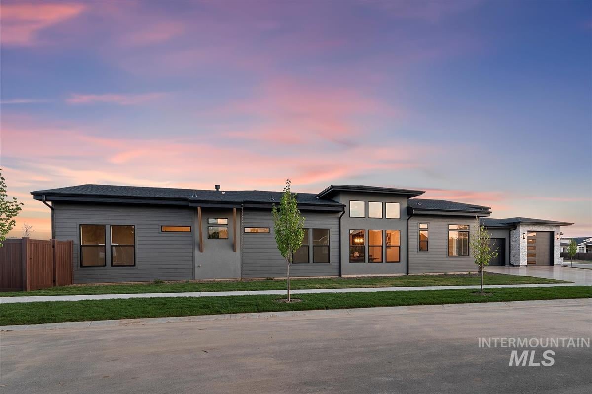 Exceptional New Build in the Star Foothills