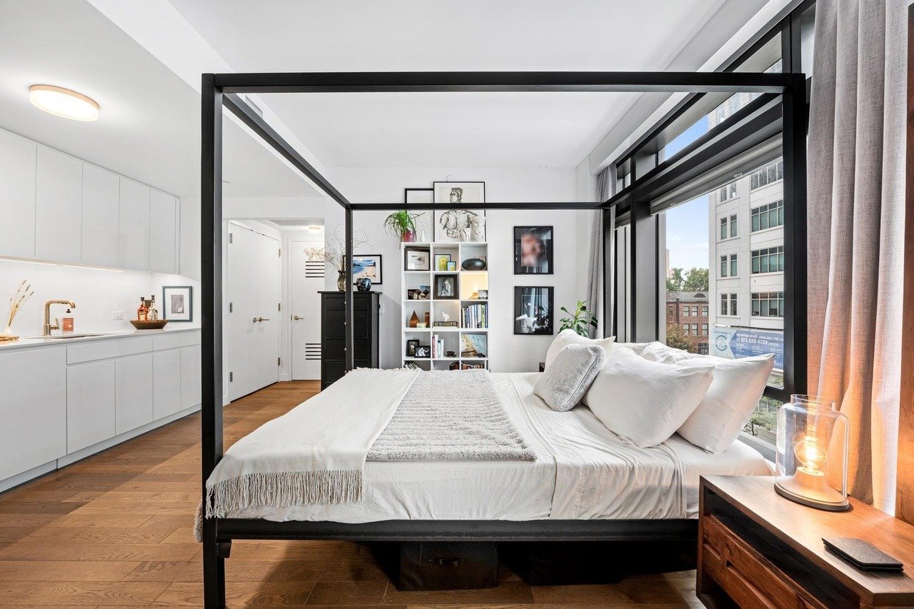 99 HUDSON ST Unit: 402
