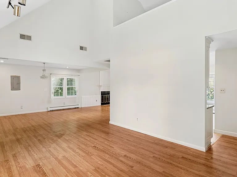 11 Juniper Ln