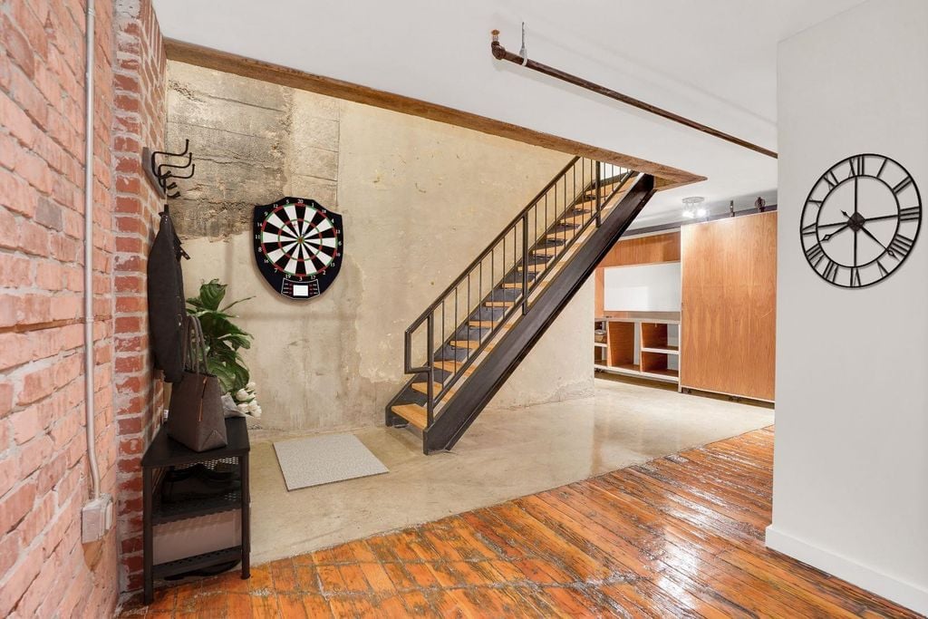 87 E Cordova St