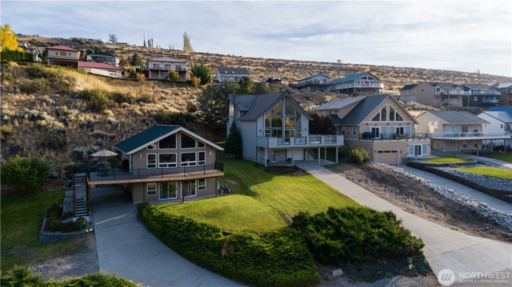 270 W Beach Dr