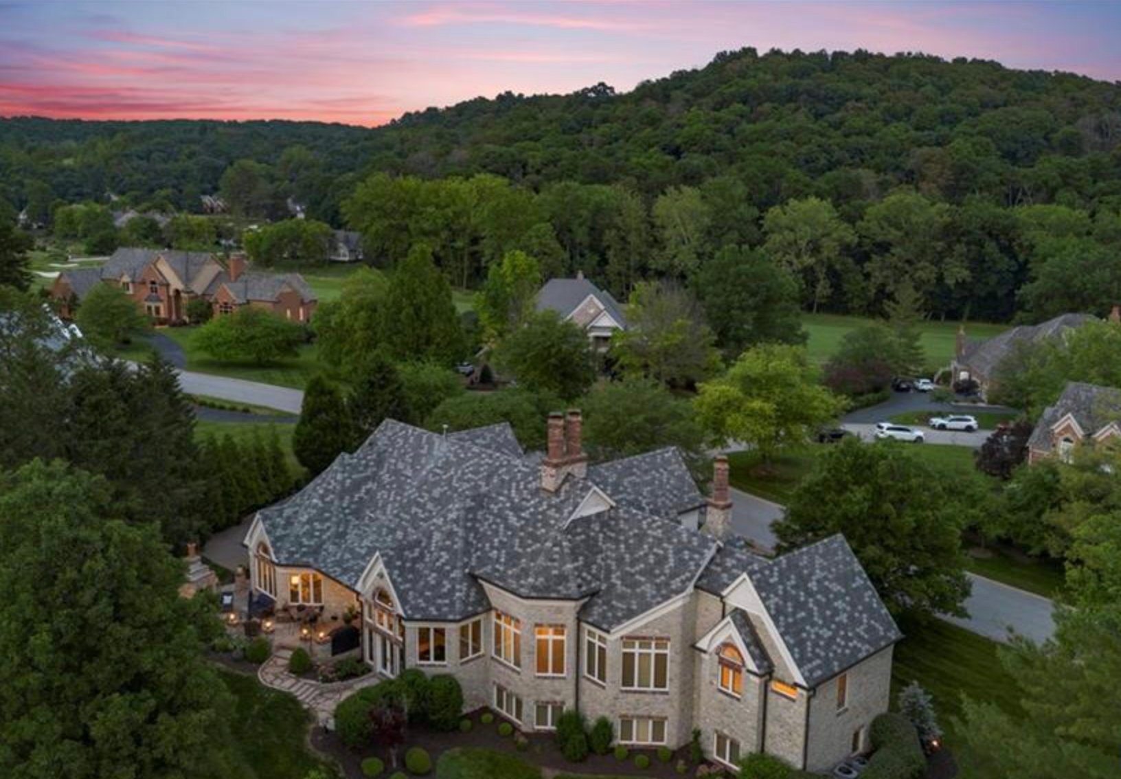 Exclusive Cedars Valley Home Along the Lewis & Clark Golf Course