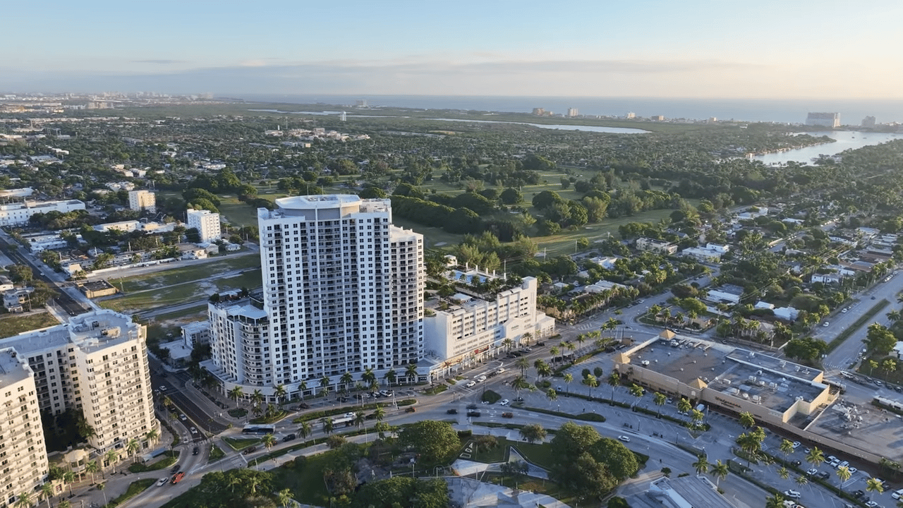Nuevo Edificio de Condominio en Hollywood
