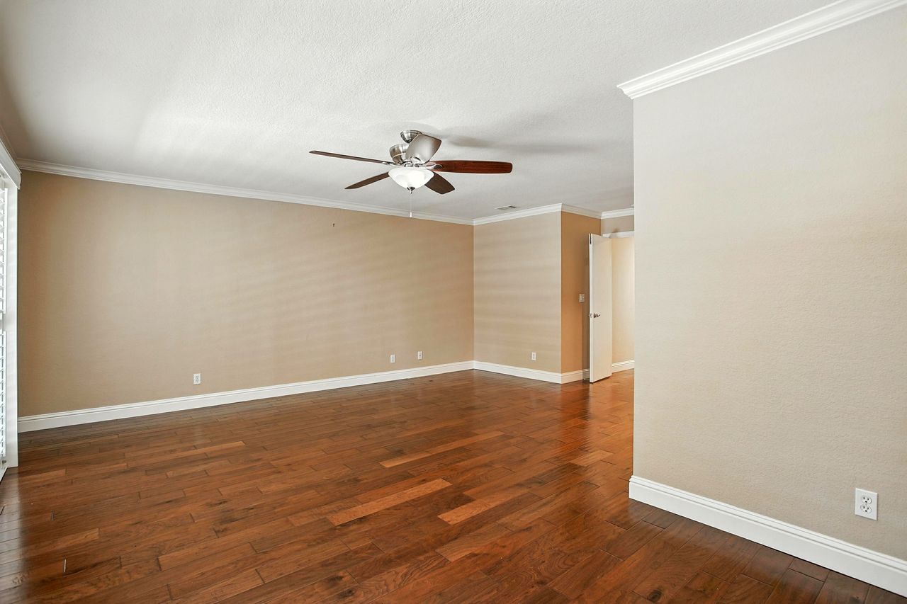 Great Custom Home in Galt! 