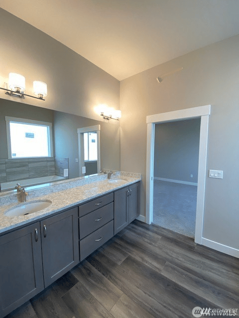 703 W Golf Course Dr