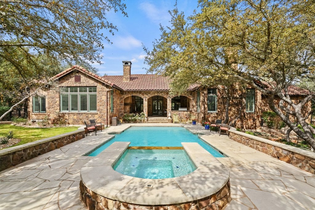 16005 Pontevedra Place