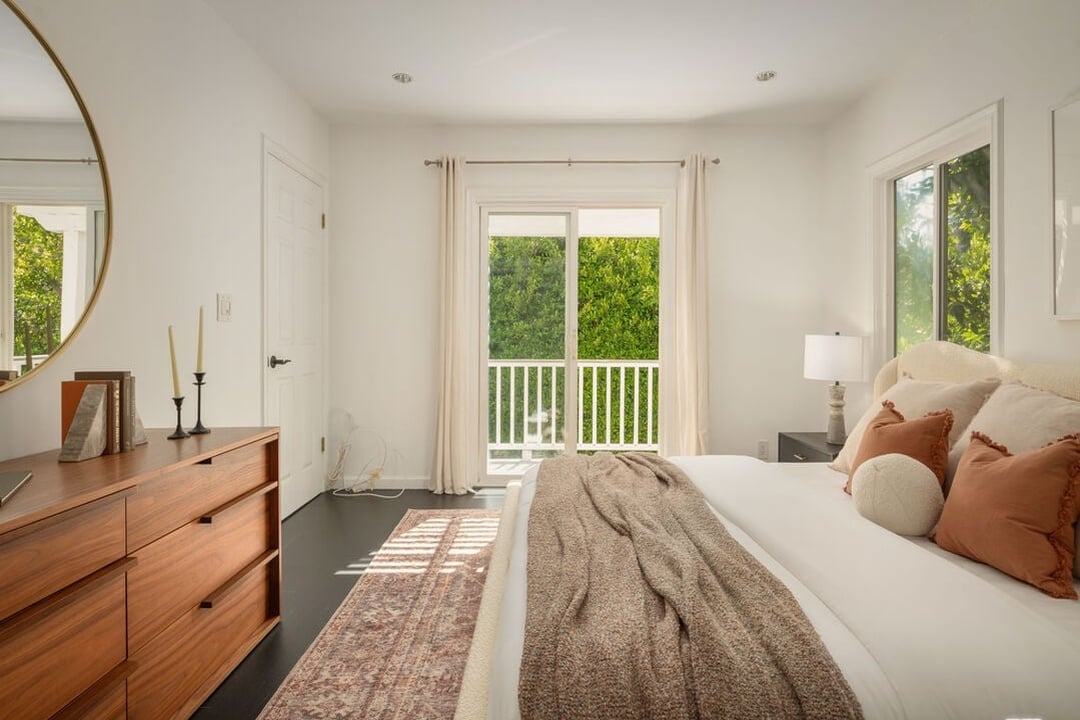 Windmere Pavilion, St Ives Dr, 90069