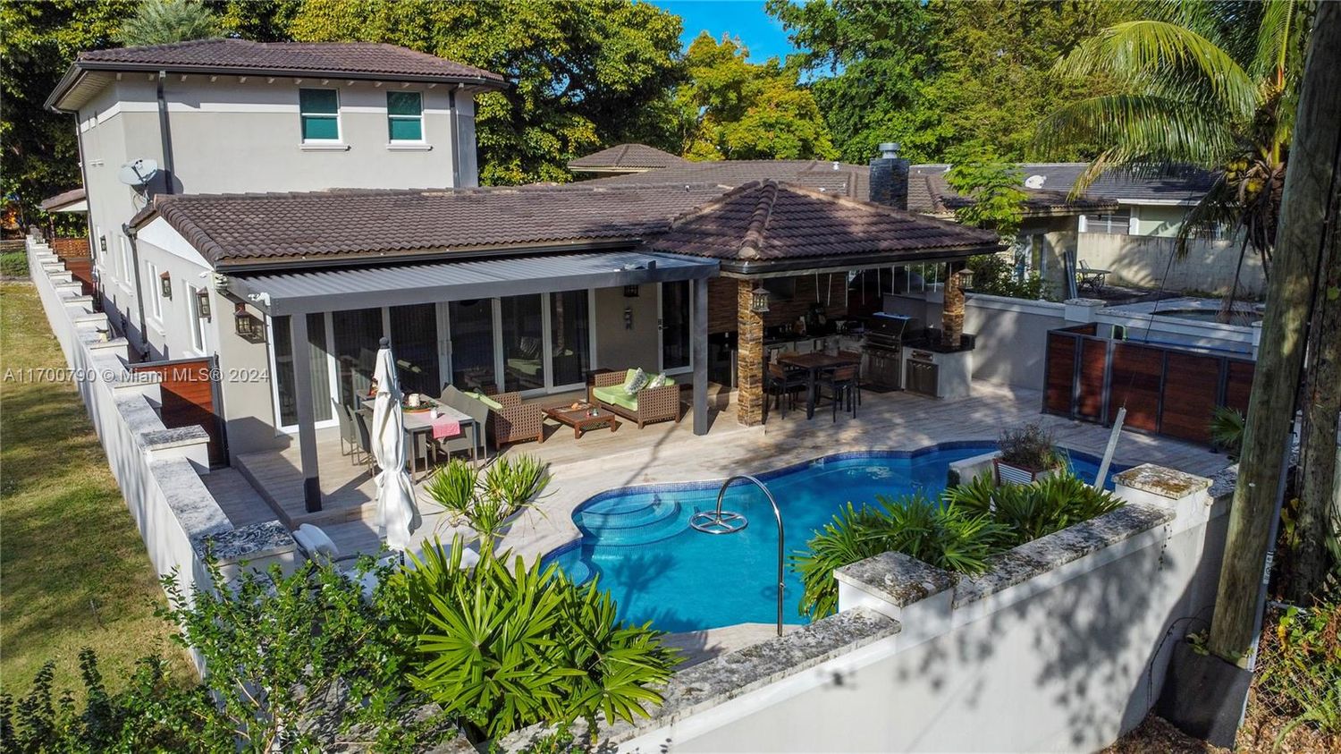 5320 Sunset Dr