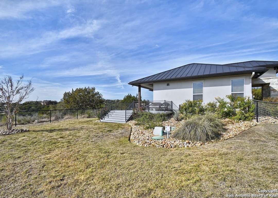 562 Blackbird Dr