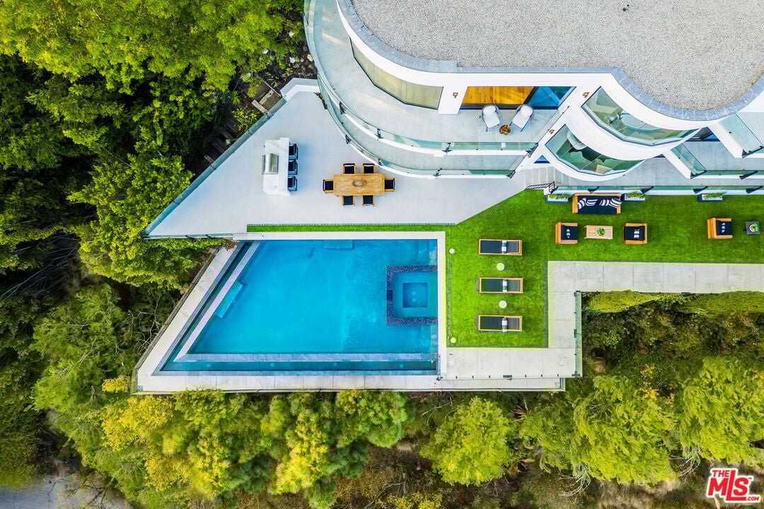 9374 Beverly Crest Dr