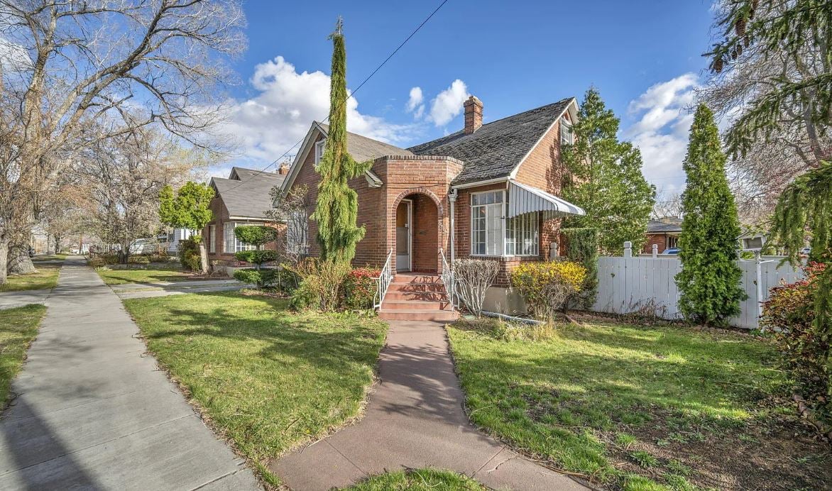 Reno Nevada homes in zip code 89509 Old Southwest neighborhood street scene