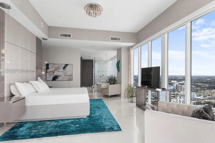 LUXURY IN THE MIAMI SKY