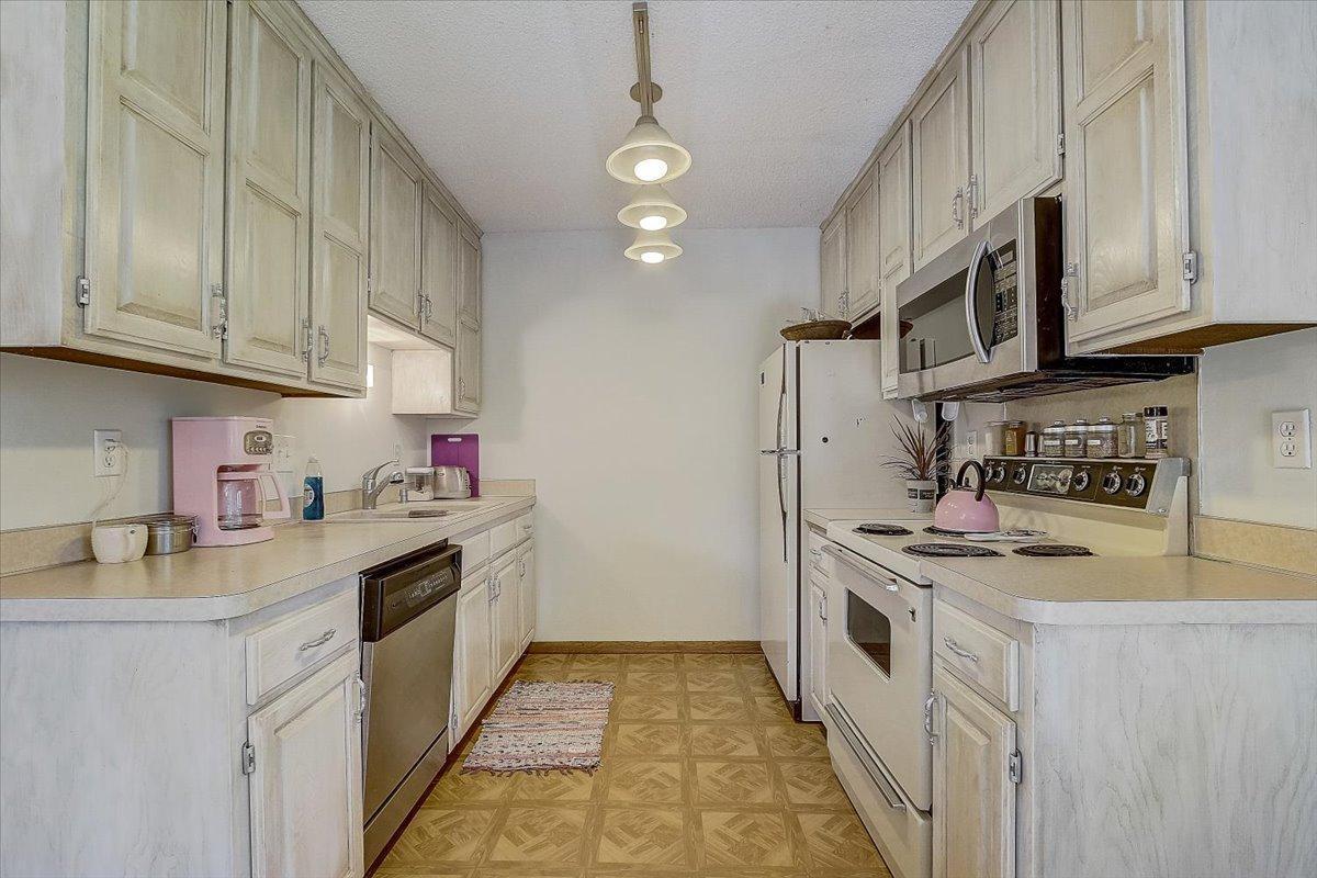 8715 Maplebrook Pkwy N