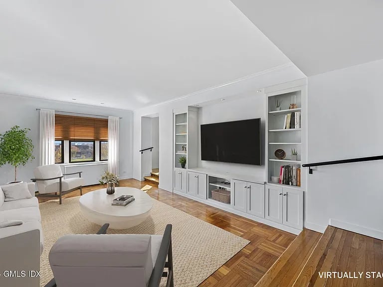40 W Elm St #2D