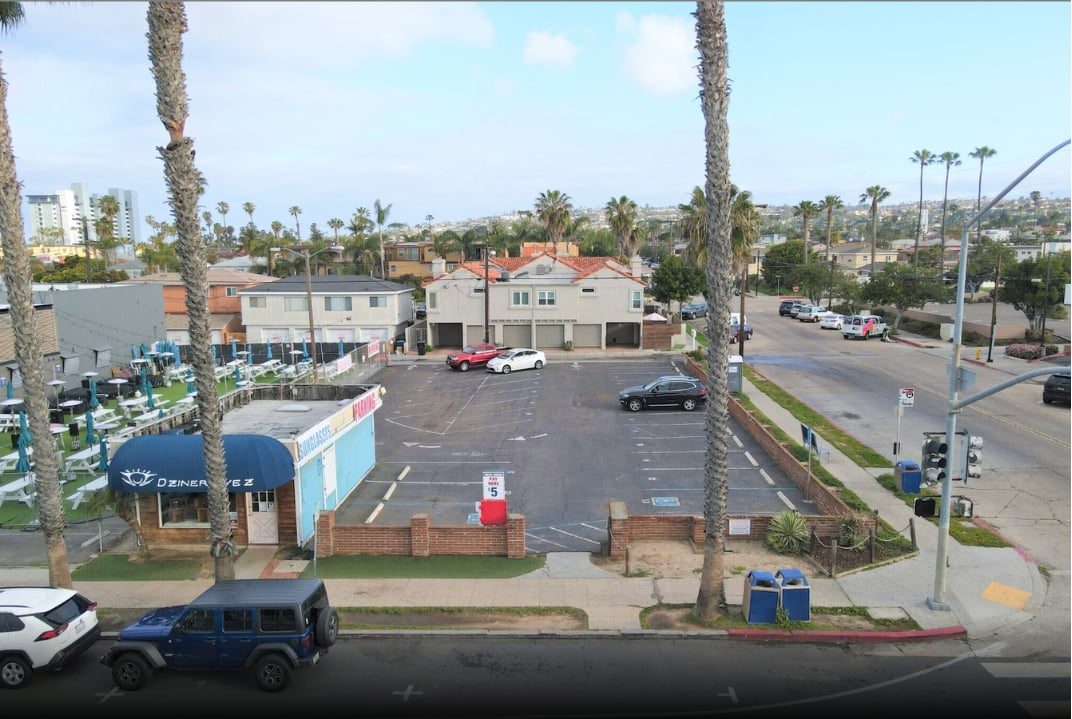 870 Garnet Ave