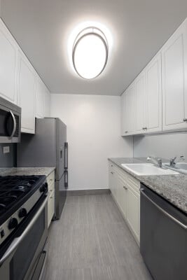 MIDTOWN/ No Fee/ No Security Deposit