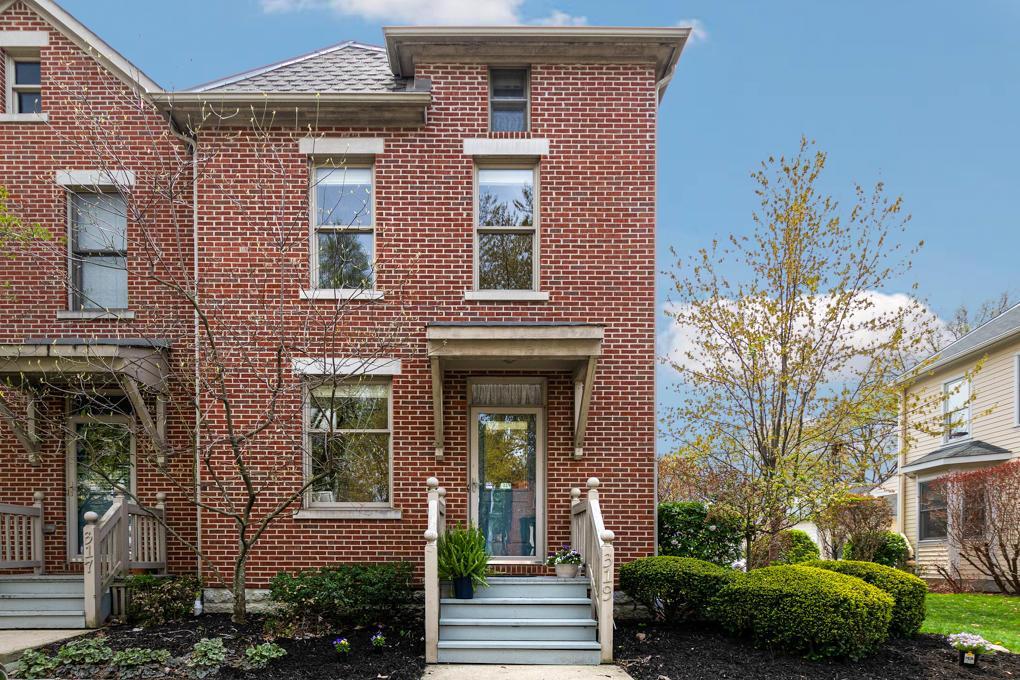 319 W 2nd Avenue: A Sold Victorian Village Brick End-Unit Condo