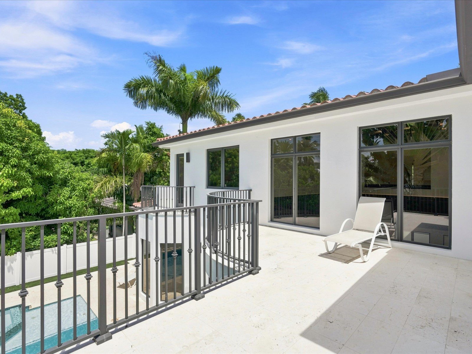 70 Camden Dr, Bal Harbour