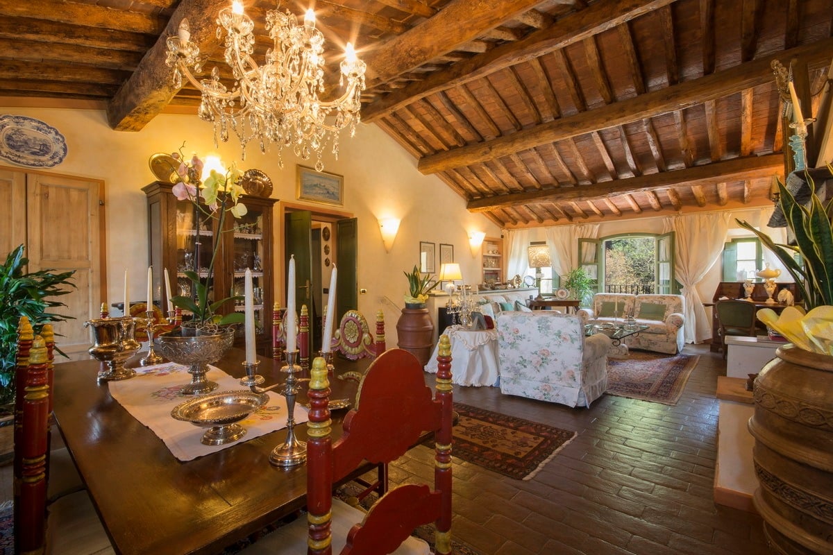 Villa In The Tuscan Hills