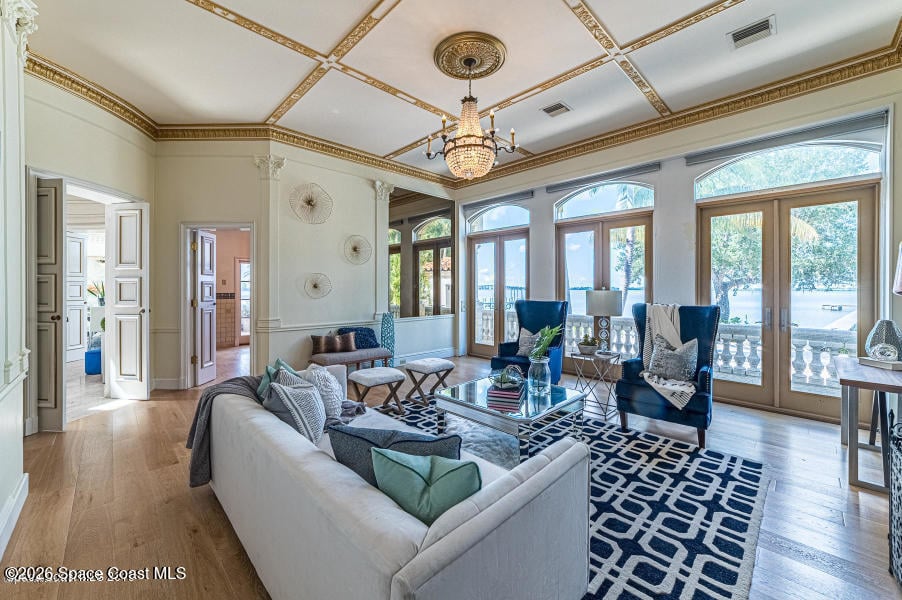 1000 N Riverside Dr