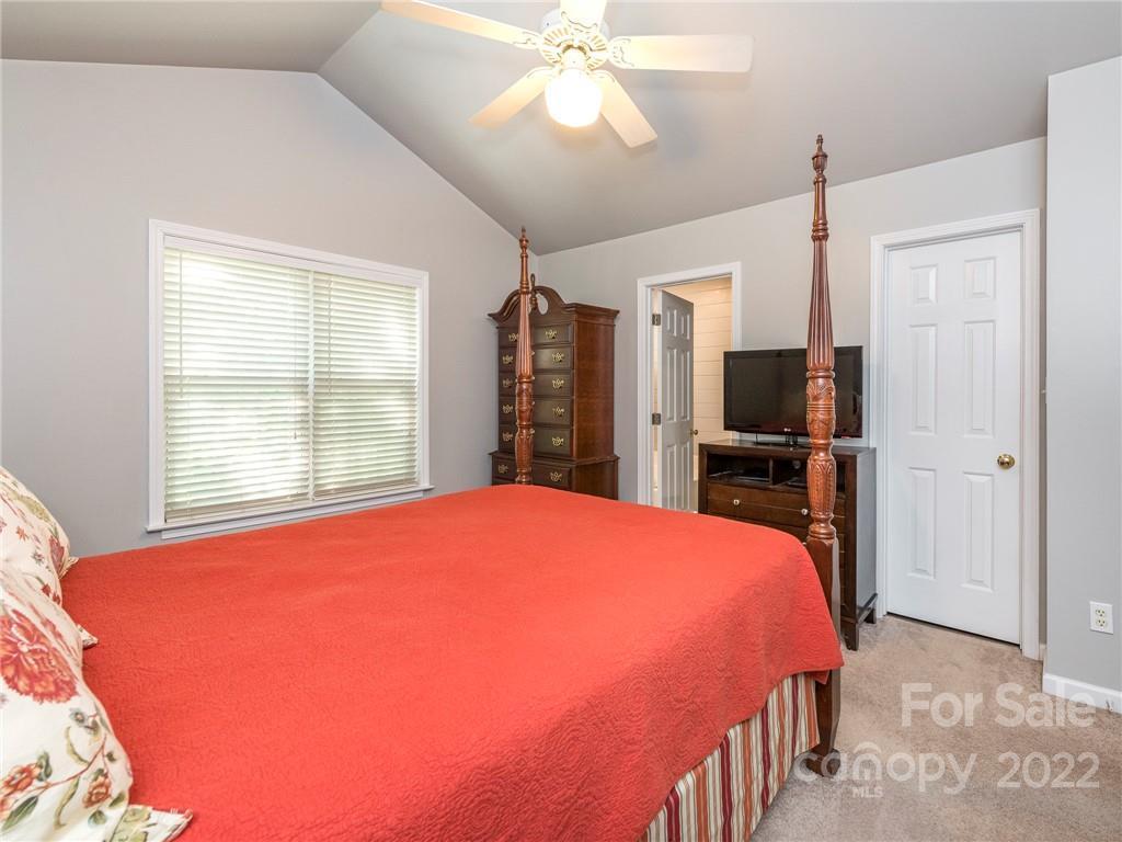 2822 Black Walnut Ln
