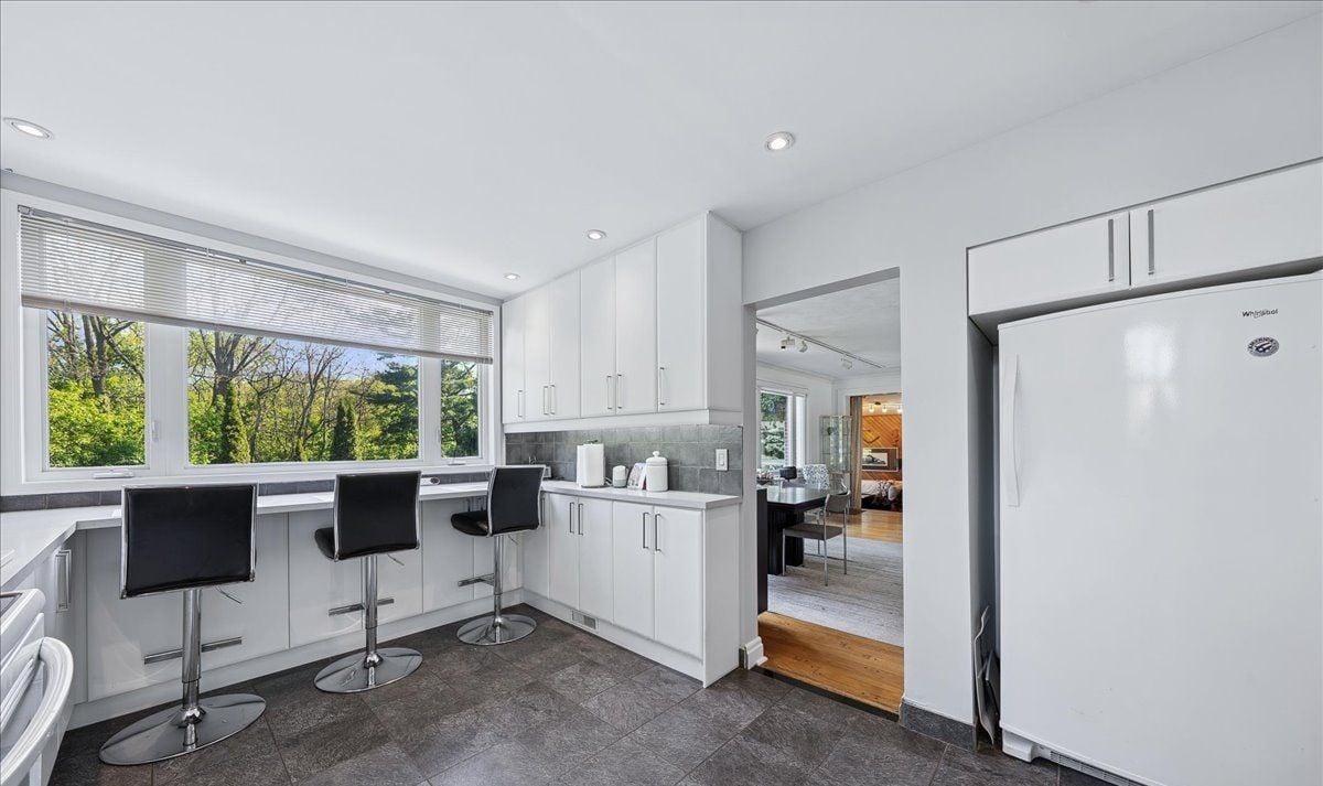 11 Ridgemoor Avenue