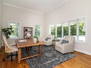 2480 Town And Country Ln