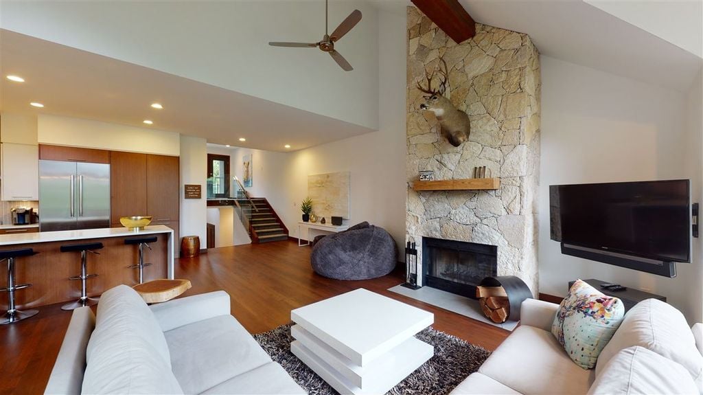 3554 Falcon Cres #2