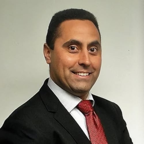 Dennis Britto Philadelphia, PA Real Estate Agent Headshot