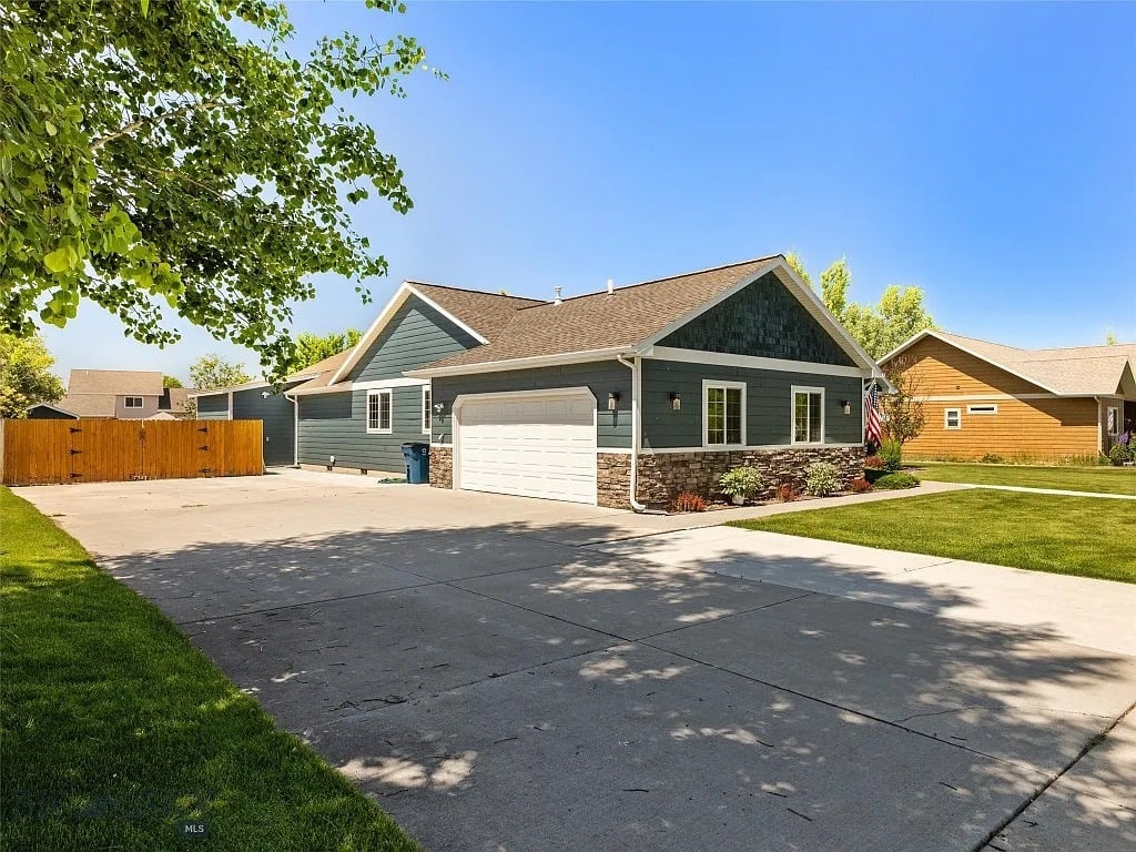 459 Mactavish Ln