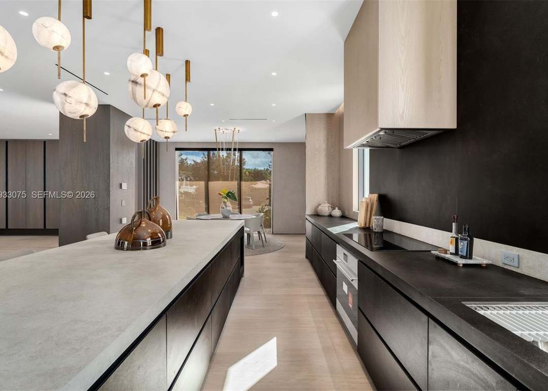 661 Melaleuca Ln