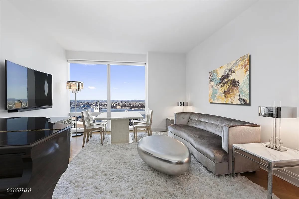 25 Columbus Cir #66F