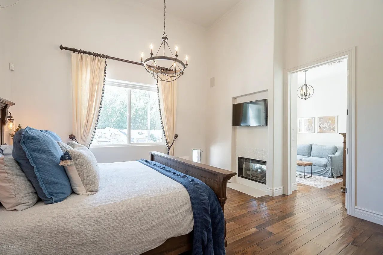 6115 E SHANGRI LA Rd