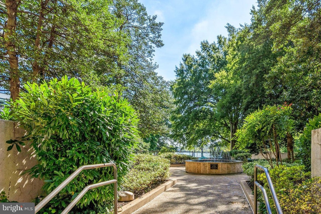 2700 Virginia Ave NW Unit 101/102