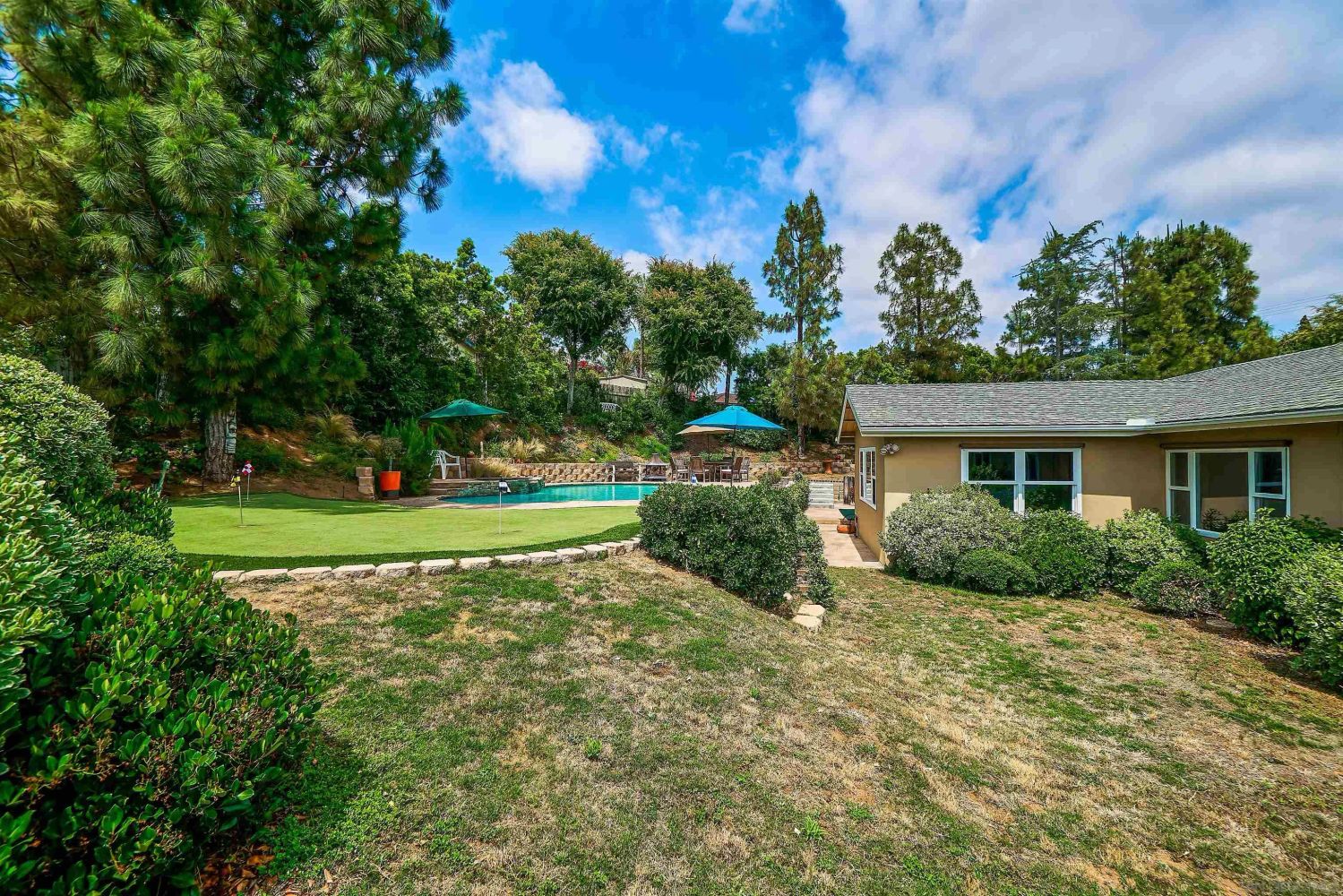 1400 Country Crest Dr