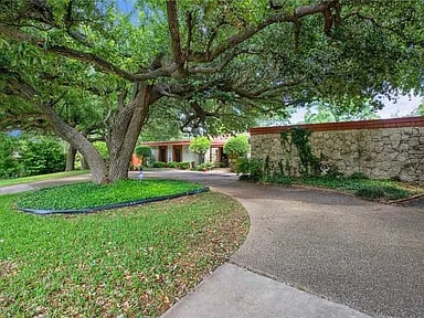 2613 Woodmont Cir