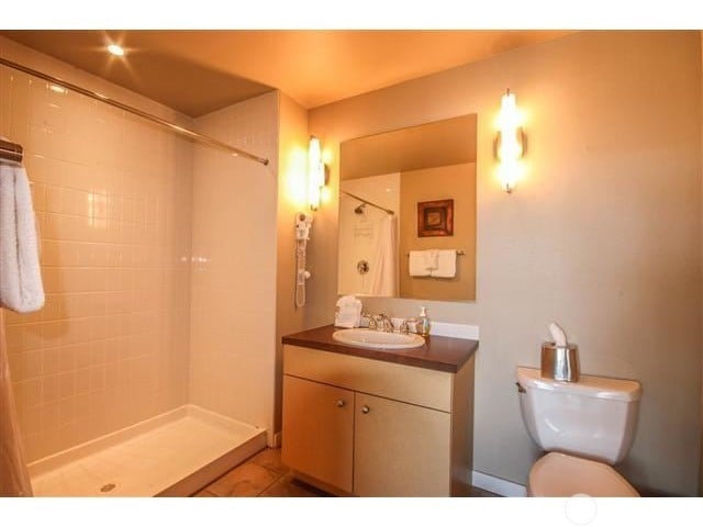 2220 W Woodin Ave #405