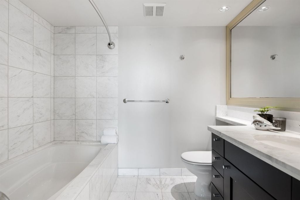 590 Nicola St, #2205