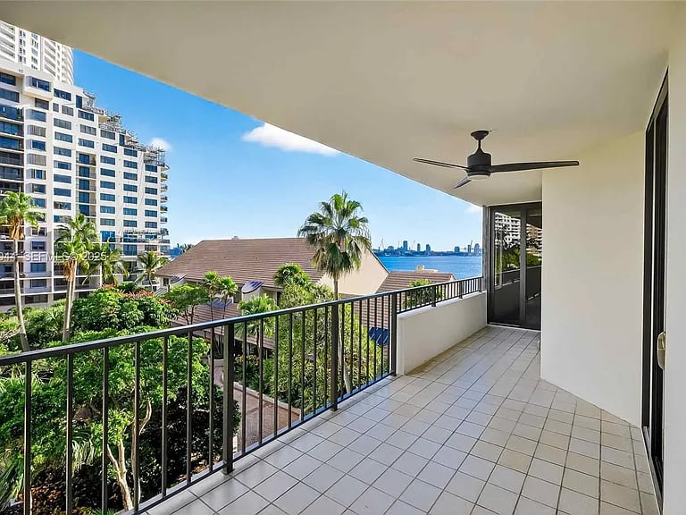 520 Brickell Key Dr #A604