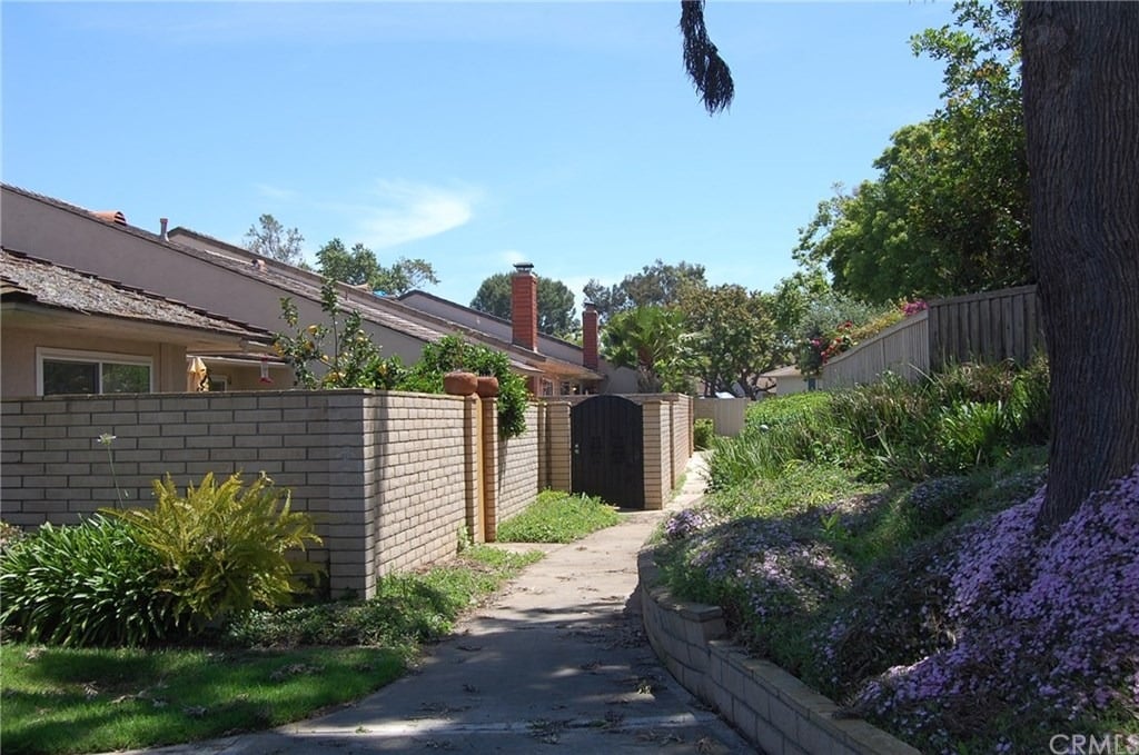 13 Featherwood